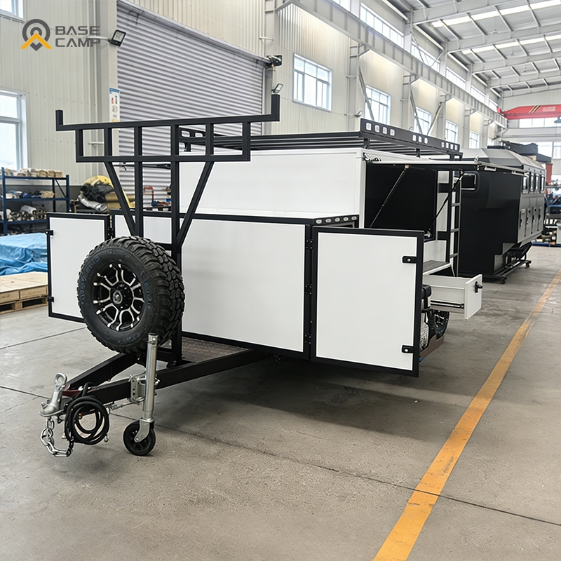 Wytrzymała, zamknięta przyczep – Heavy Equipment Hauler recenzja i cena